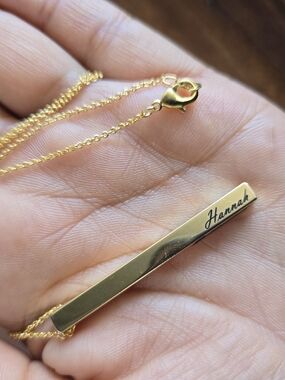 Gold Personalized Bar Necklace – Hannah Script Pendant